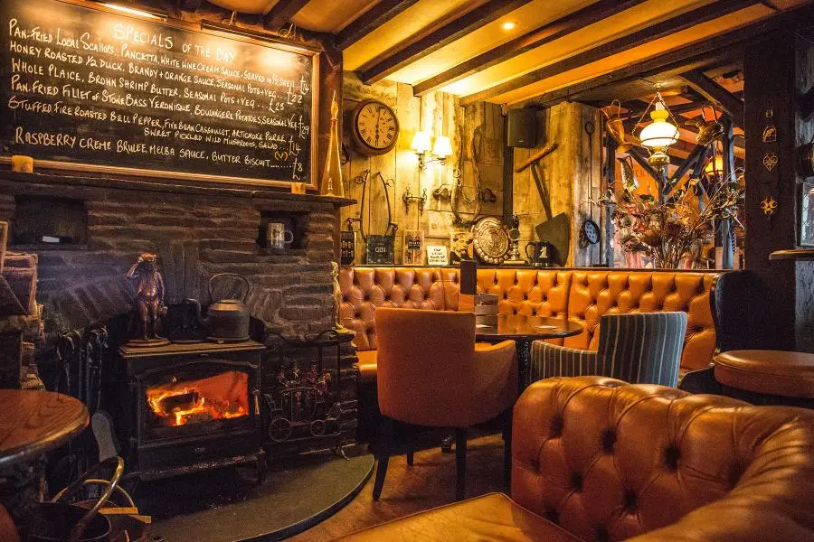 Interior-Pub-6